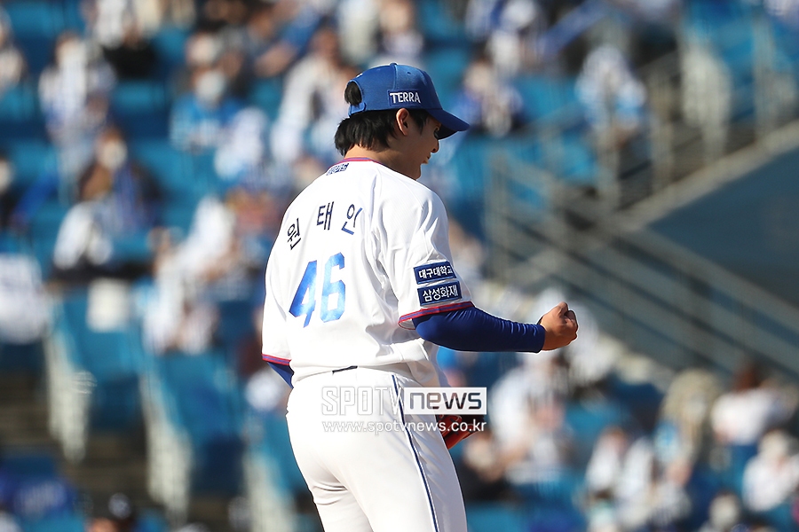 [포토S] 원태인, 주먹 불끈!