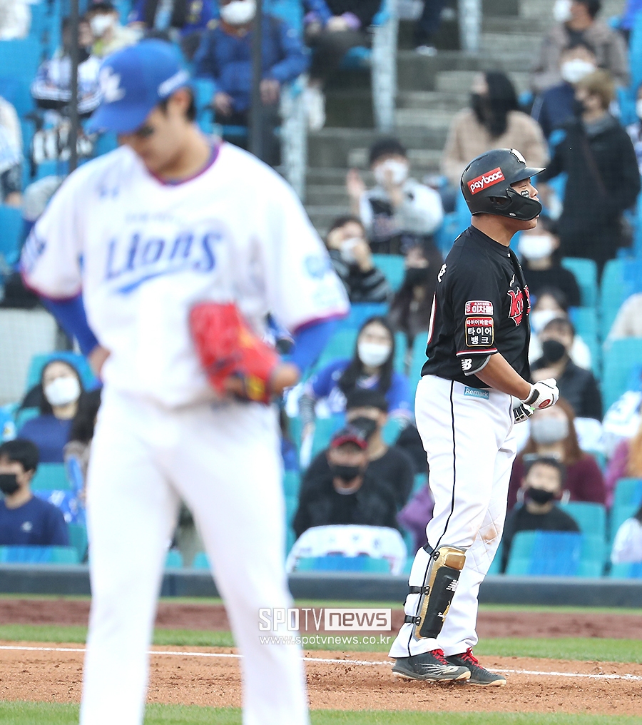 [포토S] 원태인 상대로 선취 적시타 뽑아낸 강백호