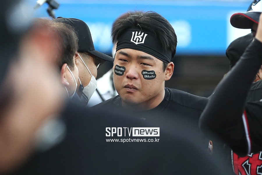 [포토S] 강백호, 정규리그 우승 기쁨의 눈물을 흘리며