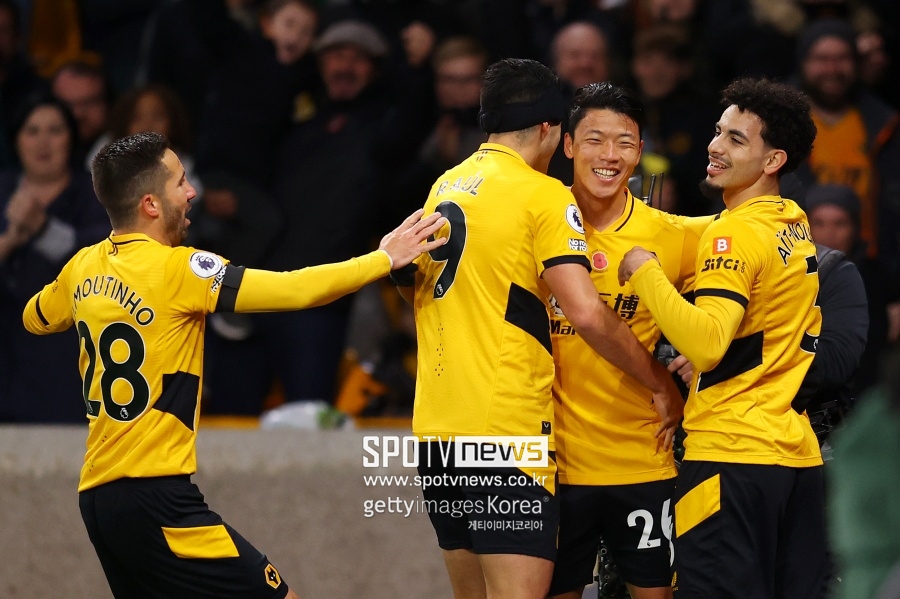 [PL REVIEW] '아쉽다! 황희찬 골 취소' 울버햄튼, 에버턴 2-1 꺾고 5경기 무패