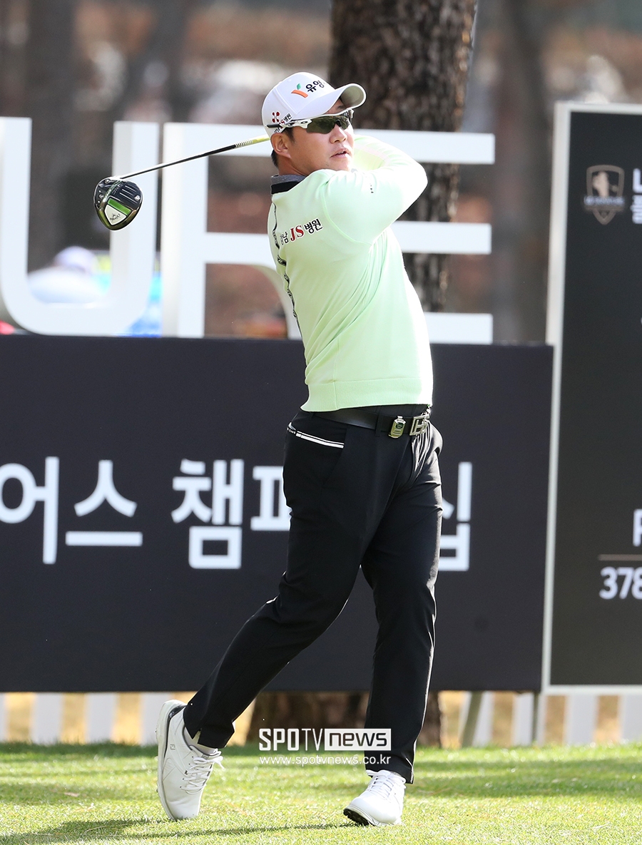 [포토S] 강경남, '최종라운드, 호쾌한 티샷'