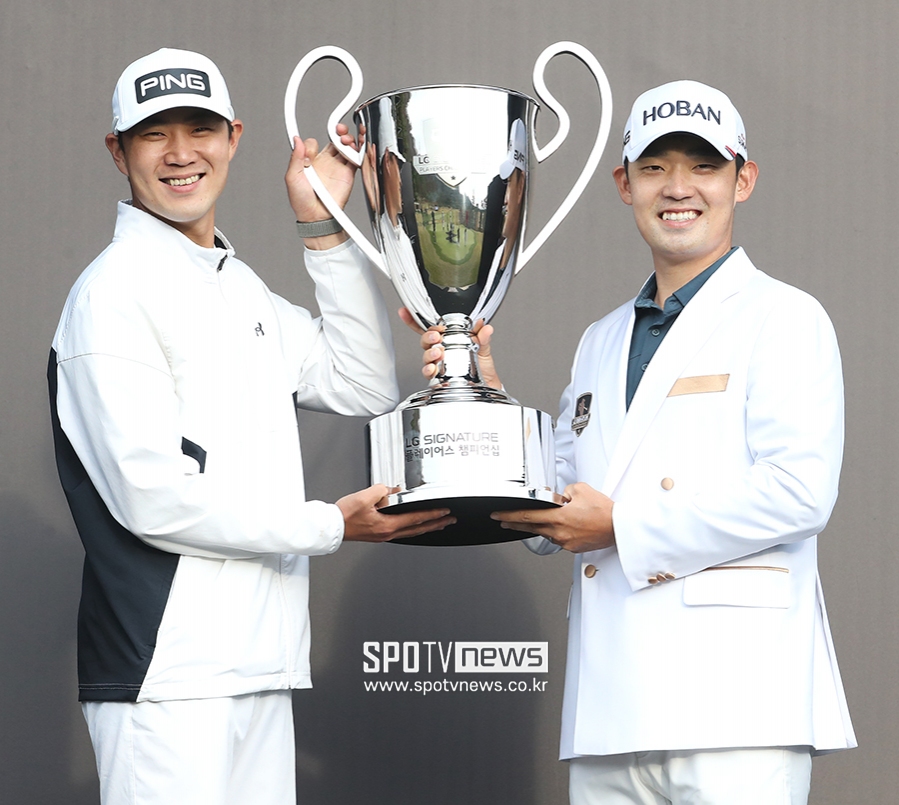 [포토S] 김비오, '함께 고생한 캐디와도 한 컷!'