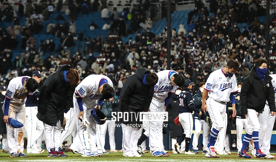[포토S] PO 1차전, 안방에서 패한 삼성