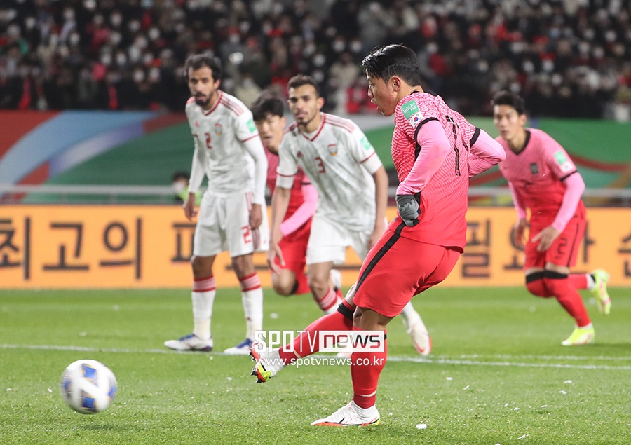 [포토S] PK 성공하는 황희찬