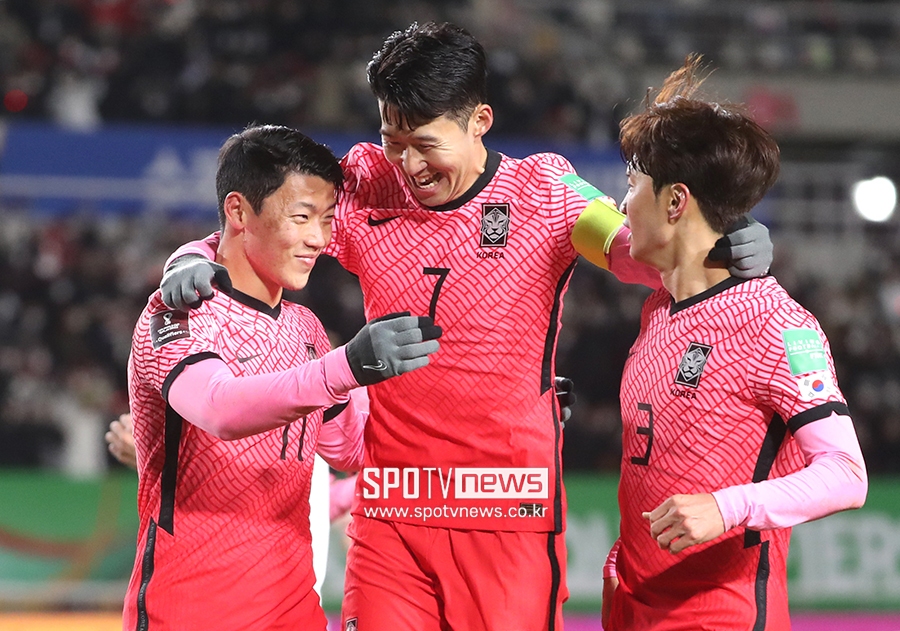 [포토S] 손흥민, '희찬아 너무 잘했어'