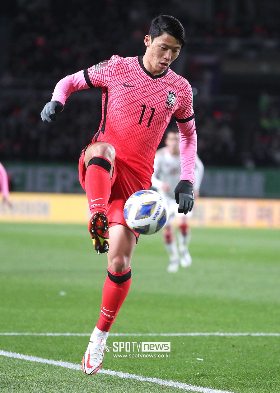 [포토S] 황희찬, 감각적인 볼 컨트롤