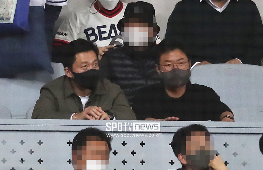 [포토S] 이서진-나PD, '한국시리즈 2차전 보러 왔어요!'