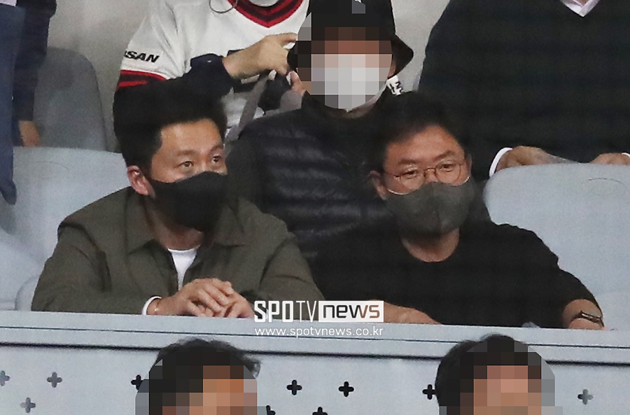 [포토S] '두산팬' 이서진-나영석 PD, KS 2차전 직관