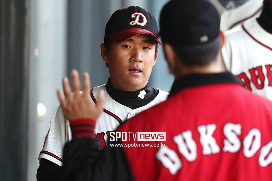 [포토S] 노히트 투구 펼치는 덕수고 선발 임정훈