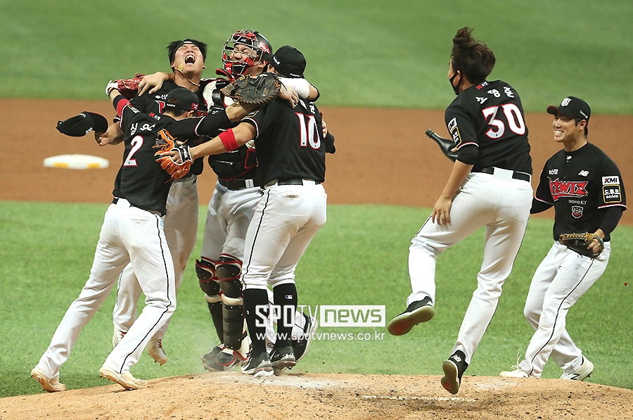 [포토S] KT, 창단 첫 한국시리즈 우승!