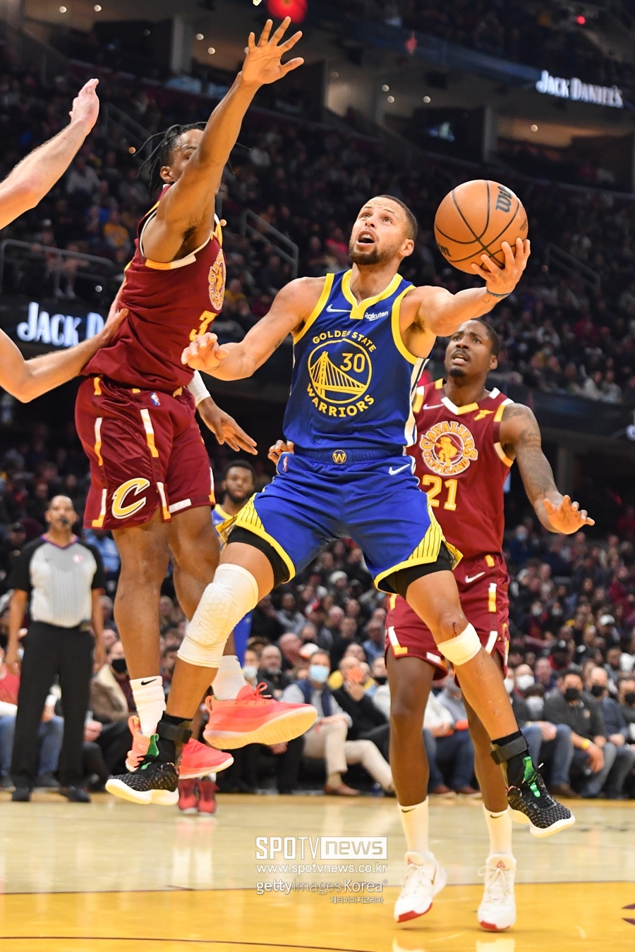 '커리 3점슛 9개 40득점' GSW, 클리블랜드에 4쿼터 역전승