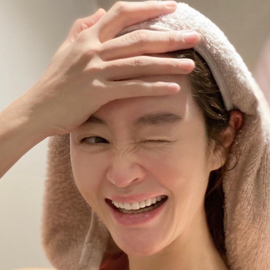 '52세' 김혜수, 2시간 수영 후 민낯도 예뻐…자신감 넘치는 윙크