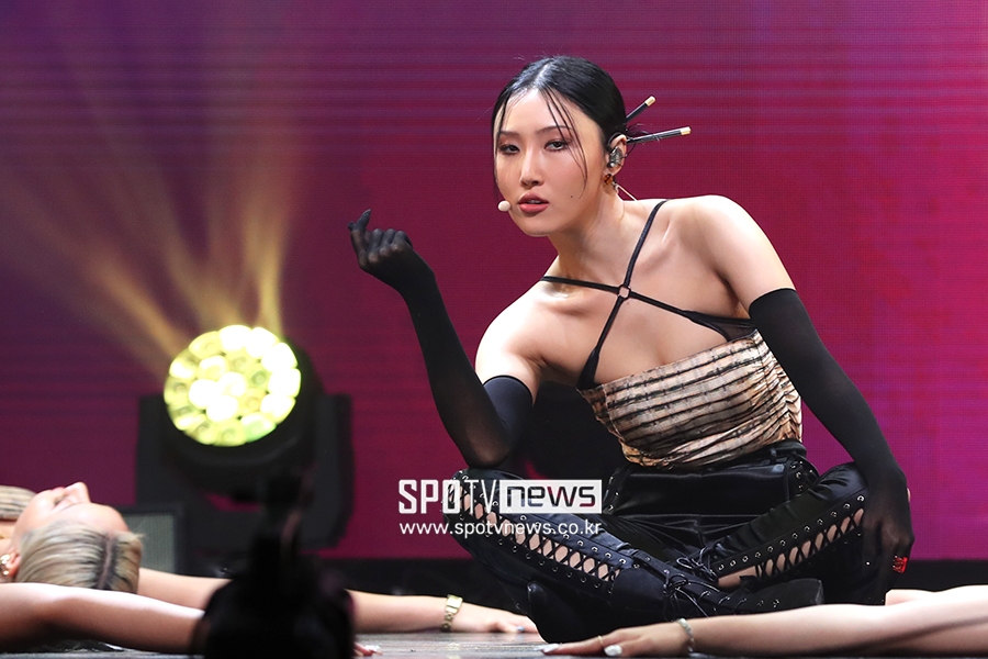 [포토S] 화사, 남다른 퍼포먼스