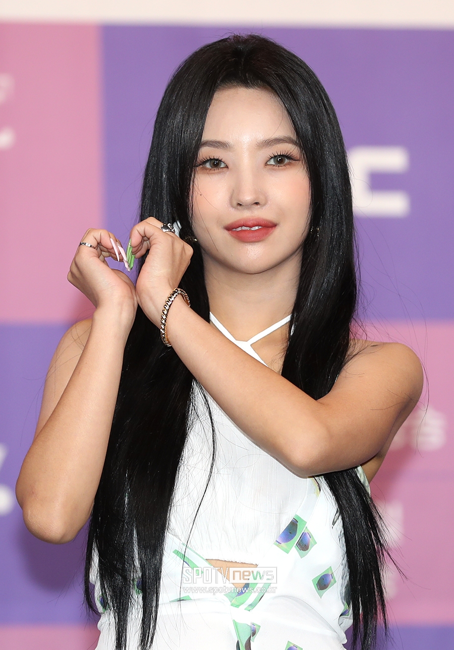 [포토S] (여자)아이들 소연, 하트 뿅뿅