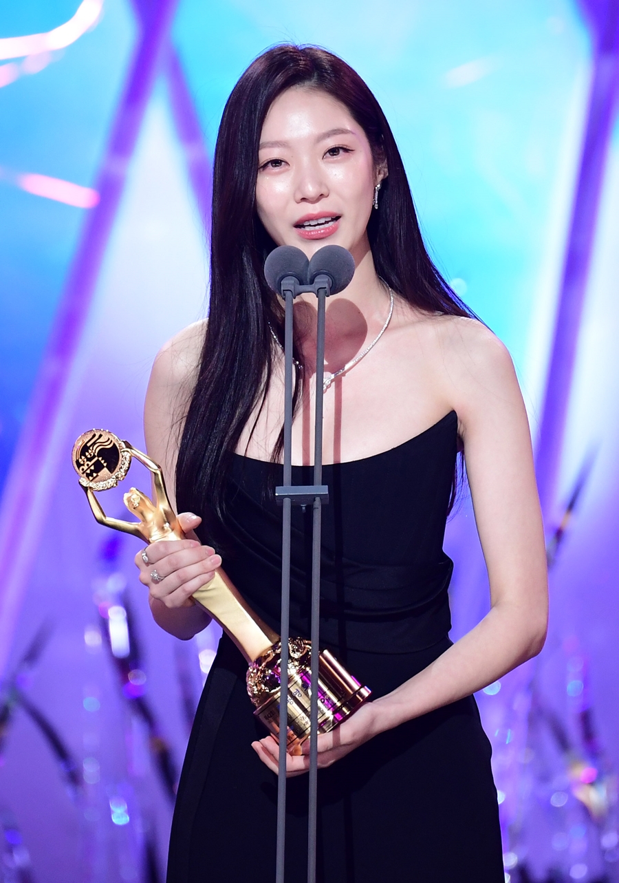 공승연, 청룡 신인여우상 "트와이스 정연, 소감 준비하니 비웃더라"