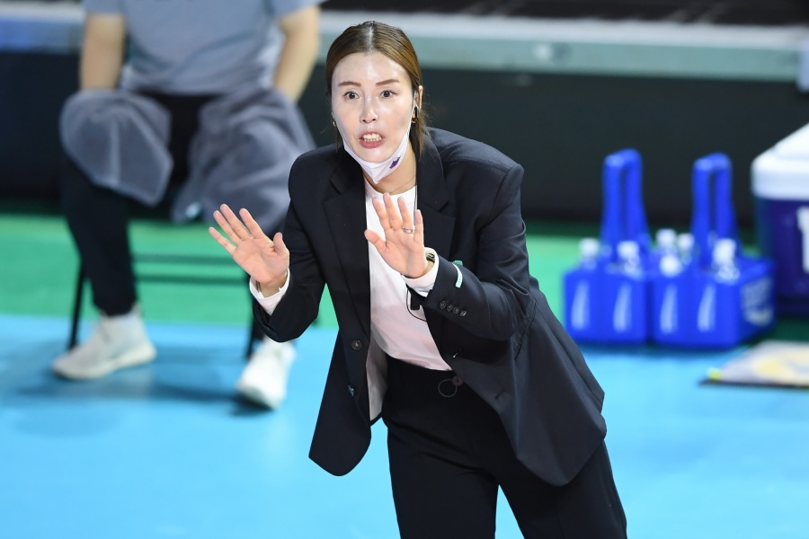 '초유의 항명 사태' IBK, 팀 쇄신안 발표…라셈 교체