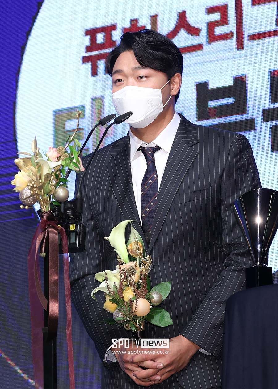 [포토S] LG 이재원, 북부리그 홈런상