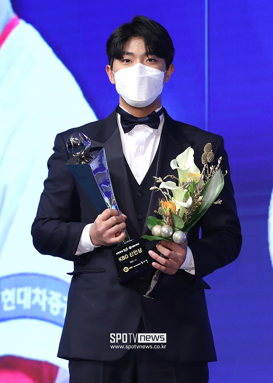 [포토S] 이의리, 영광의 신인상 수상