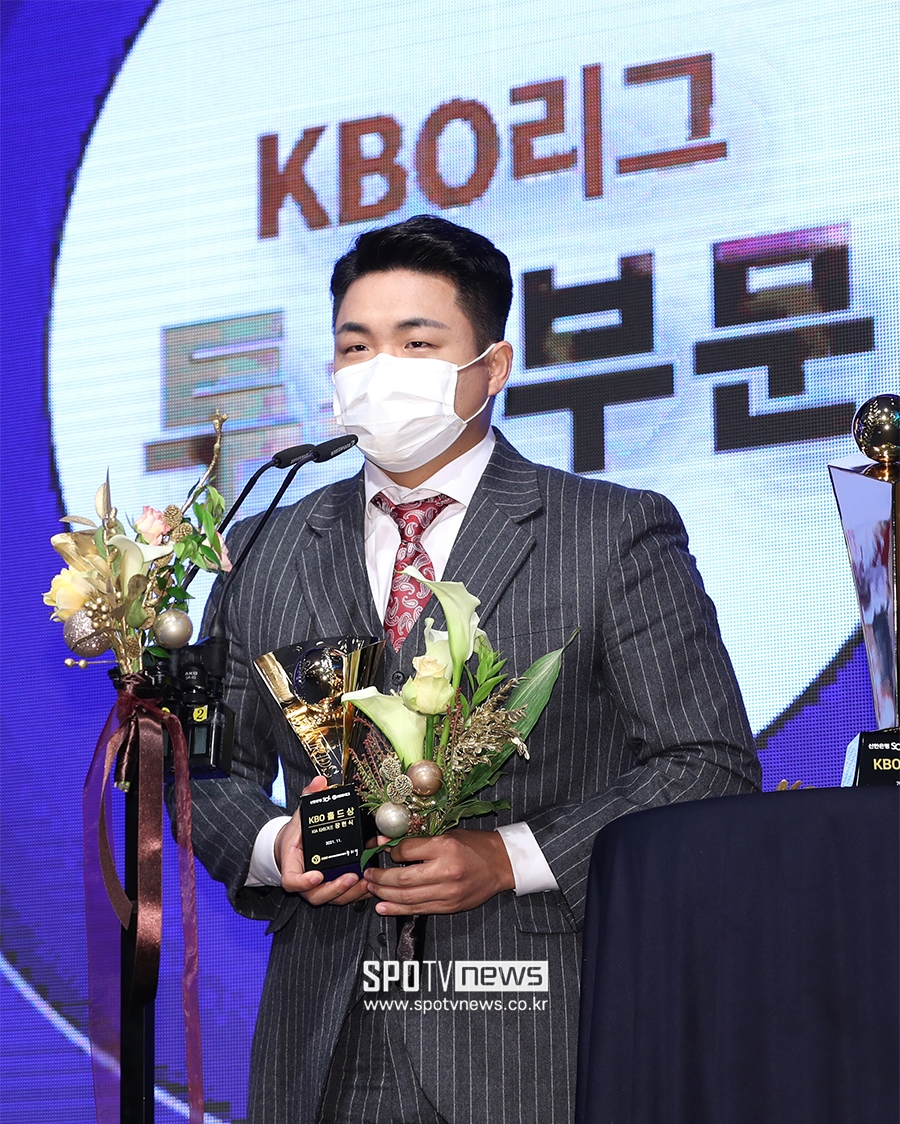 [포토S] 홀드왕 수상한 KIA 장현식