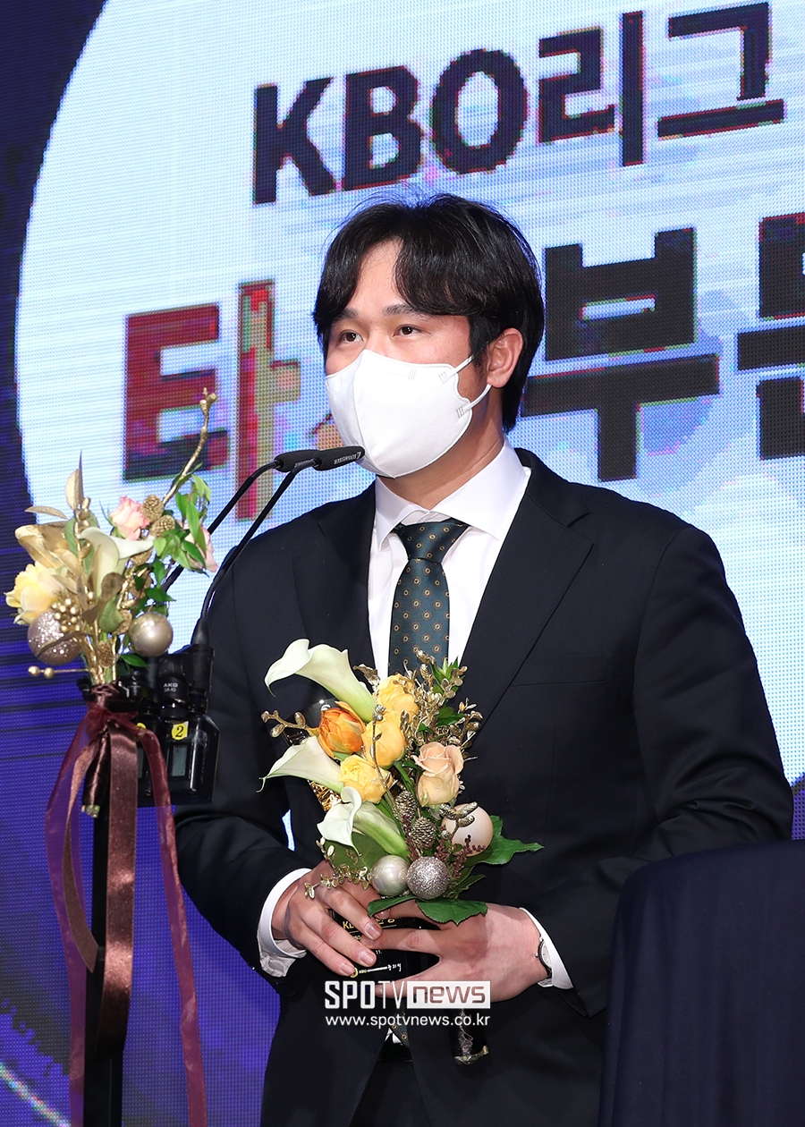 [포토S] 홈런상 수상한 '홈런공장장' 최정