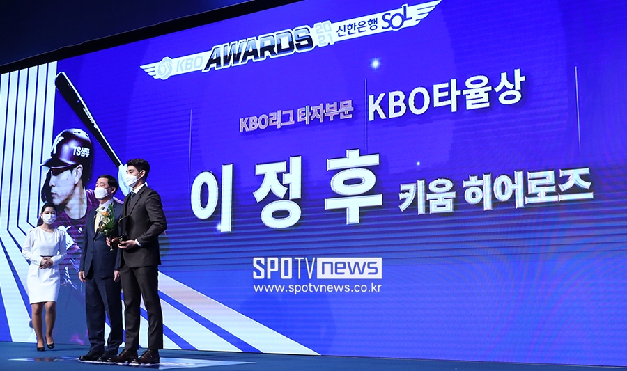 [포토S] 이정후, 세계 최초 부자 타격왕