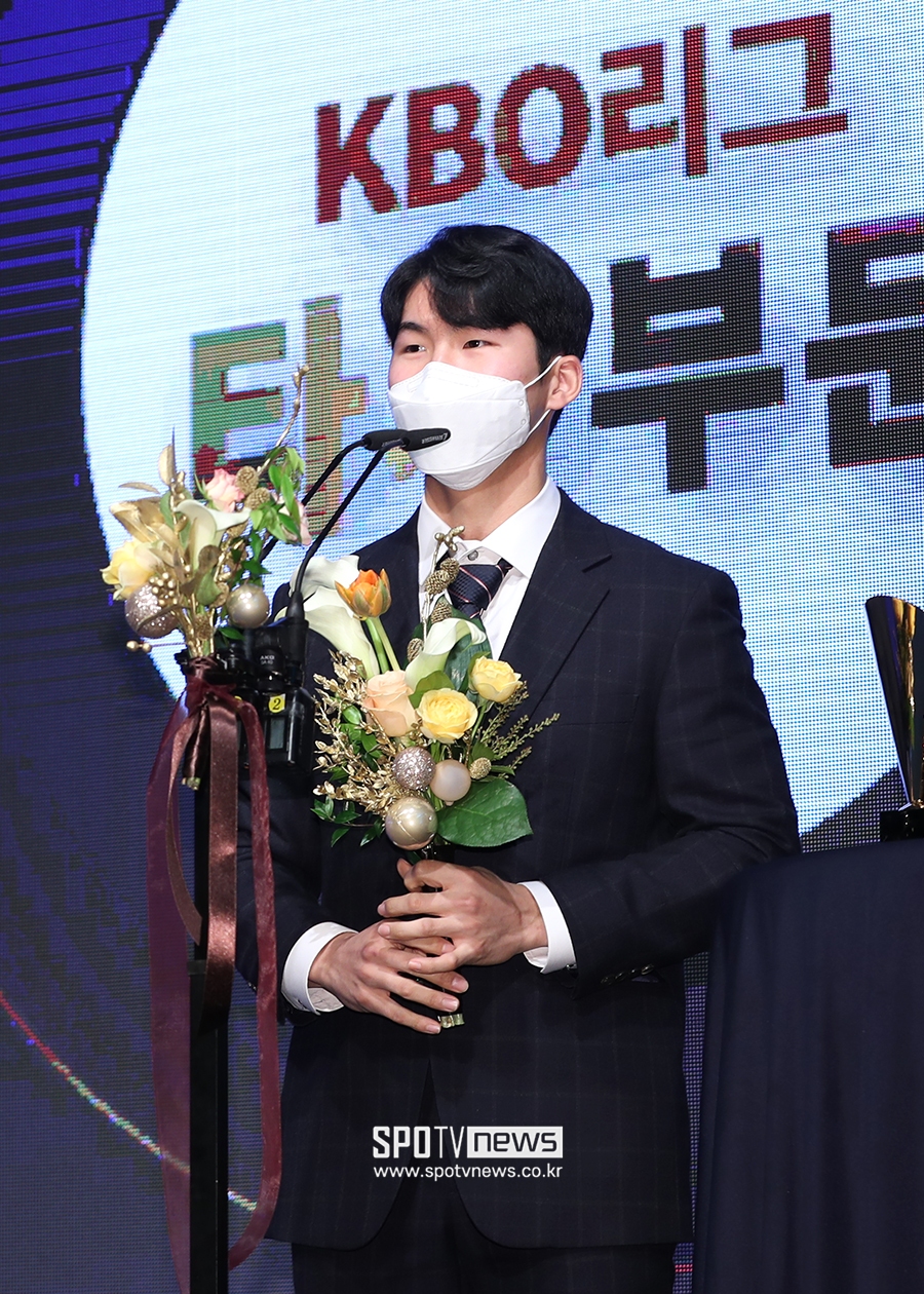 [포토S] 김혜성, KBO 도루상 수상