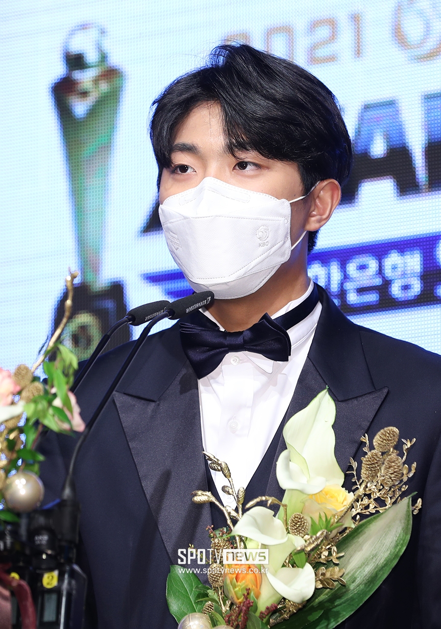 [포토S] '신인상' 이의리, '보타이 잘못 맸어요'