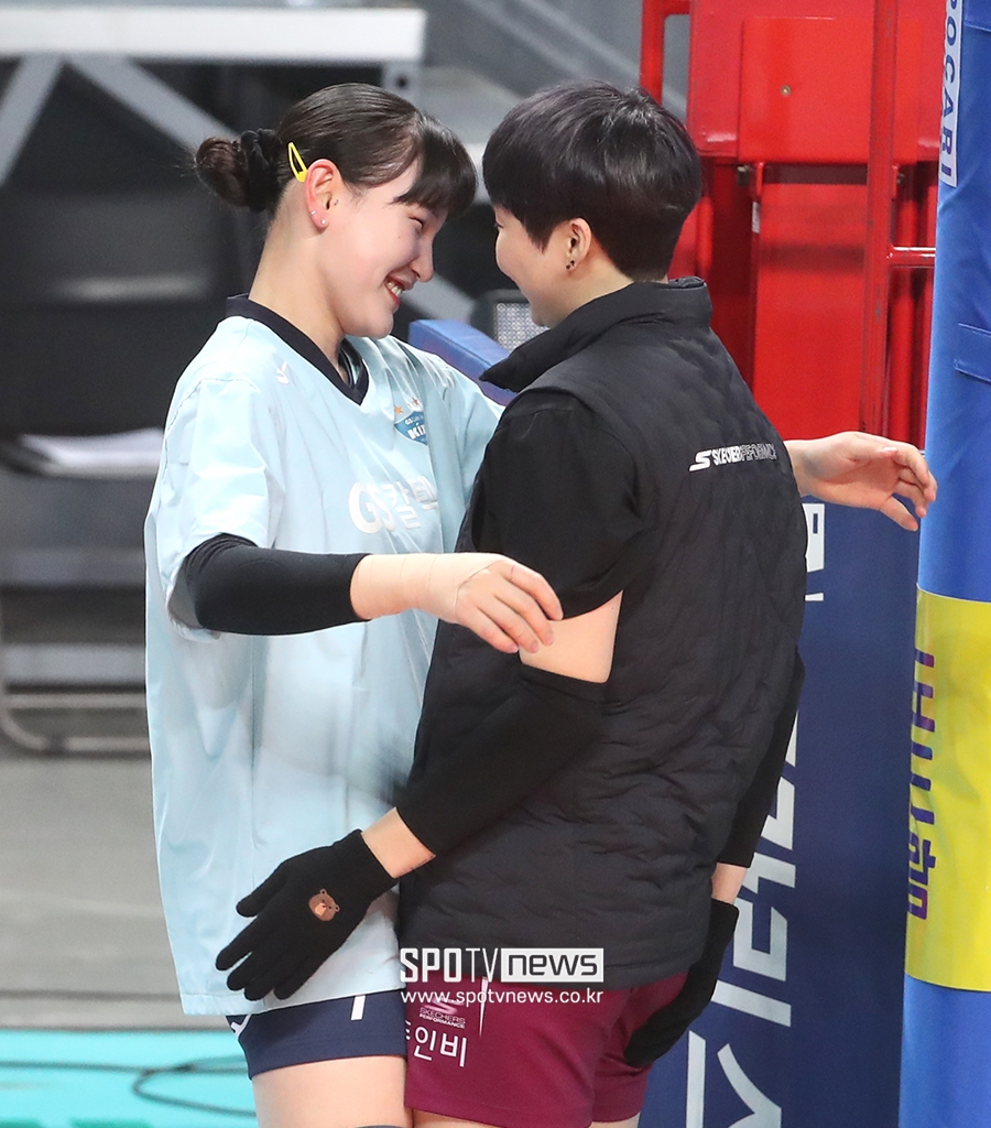 [포토S] 이소영-안혜진, 애틋한 인사