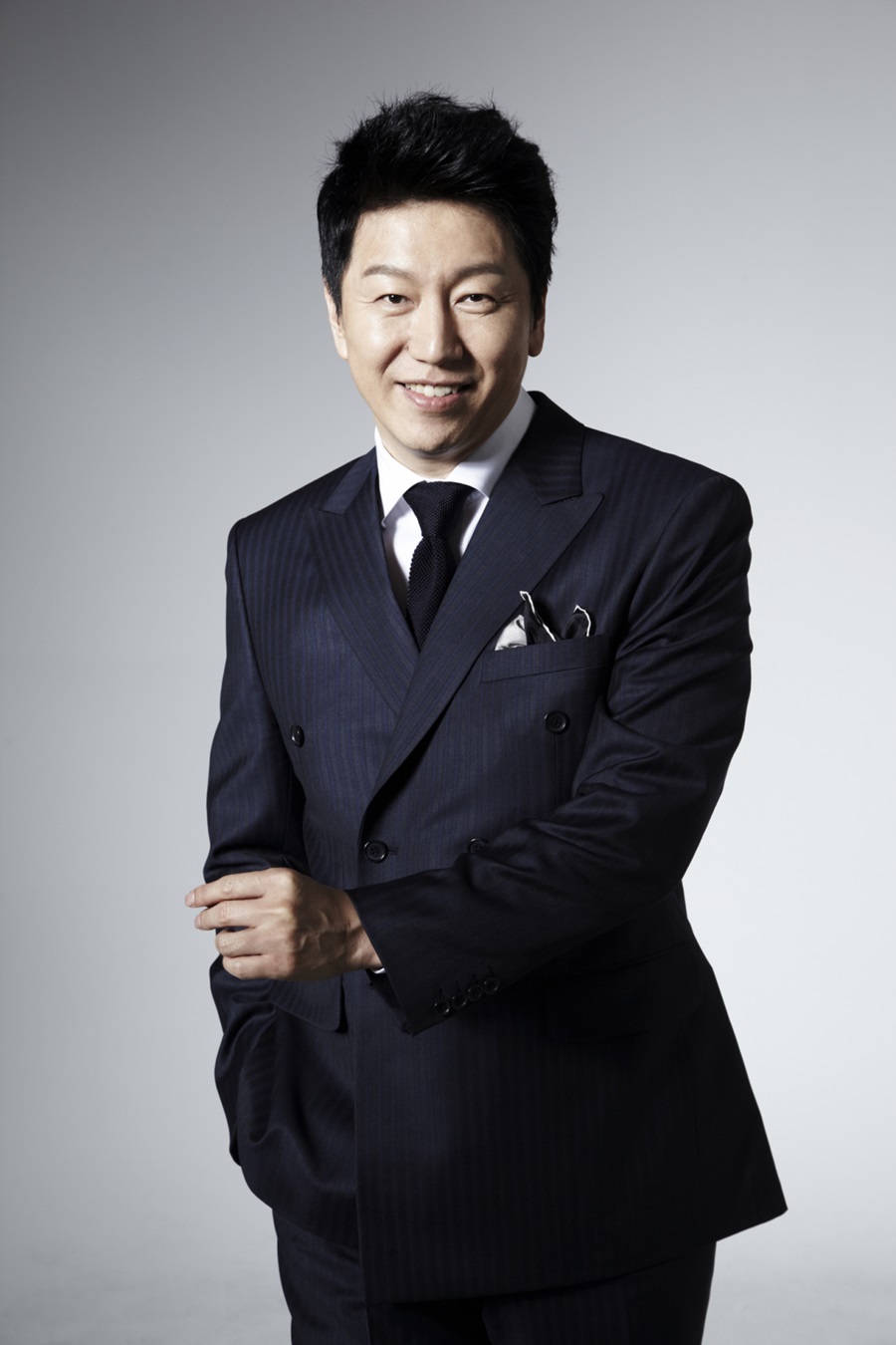 정우성‧고경표 이어 김수로도 확진…연예계 '코로나19' 비상