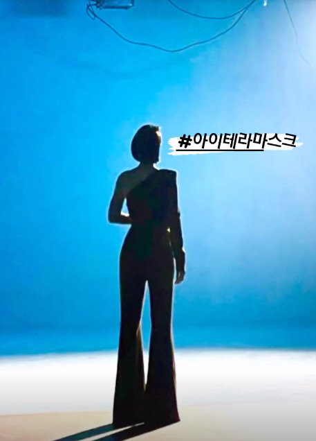 김혜수, 드레스 벗어도 아찔한 뒤태…바지 입고 뒤돌았는데 섹시