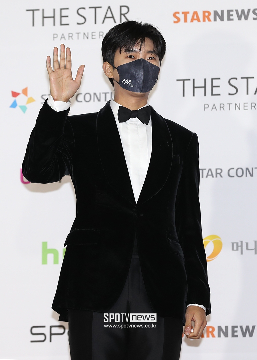 [포토S] 임영웅, '마스크 써도 멋있어'