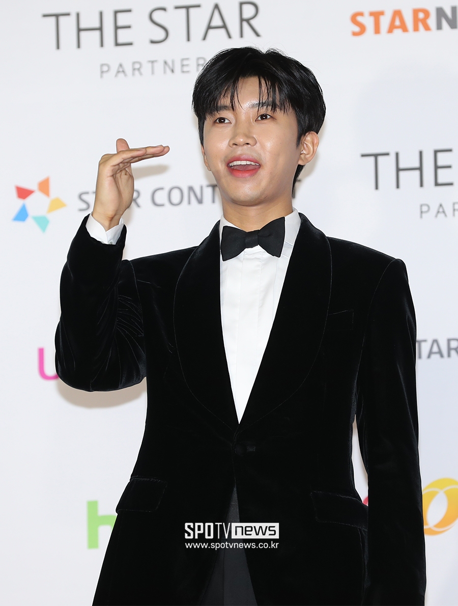 [포토S] 임영웅, 힘차게 '건행!'
