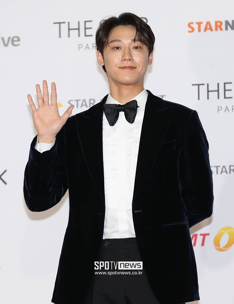 [포토S] 이도현, 젠틀한 손인사