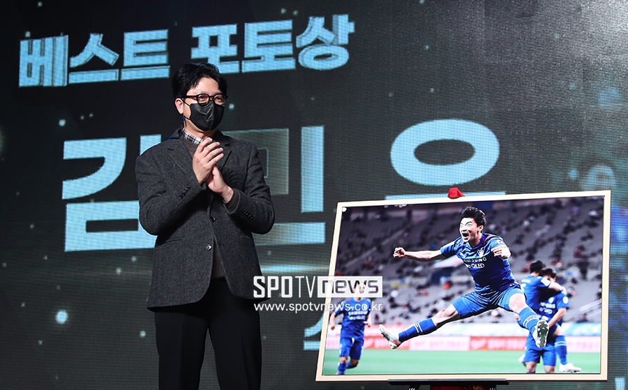 [포토S] 베스트포토 공개하는 송정헌 스포츠사진기자협회장