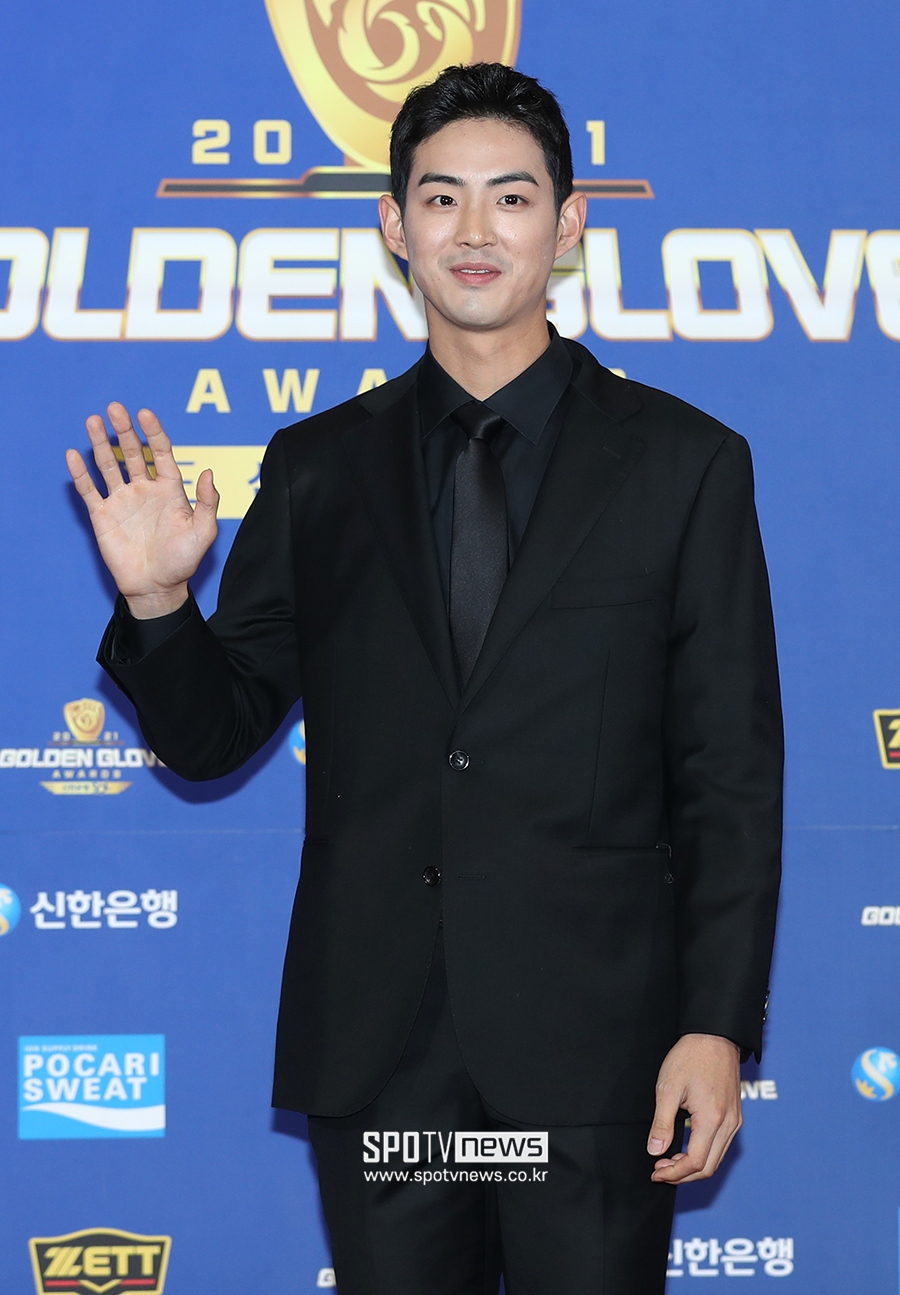 [포토S] 구자욱, '올블랙 슈트 입고'