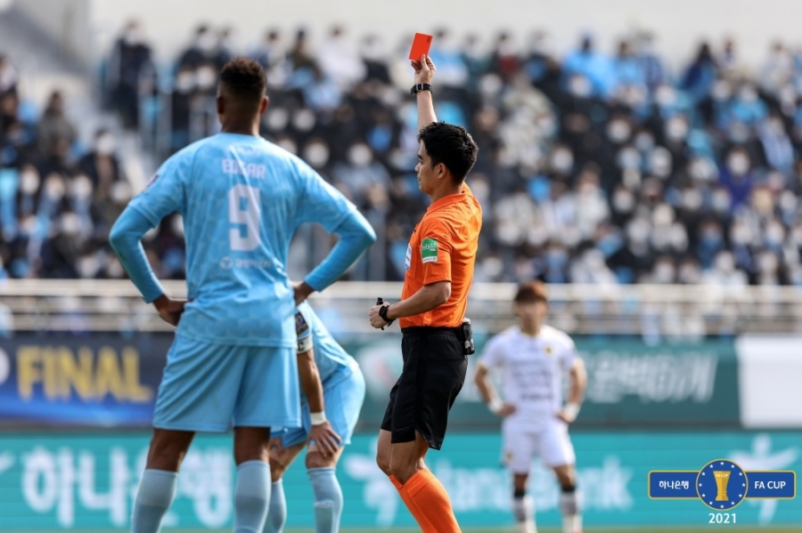 전남-대구 FA컵 결승, 다득점-퇴장-VAR-우승…축구의 모든 것을 볼 수 있었다