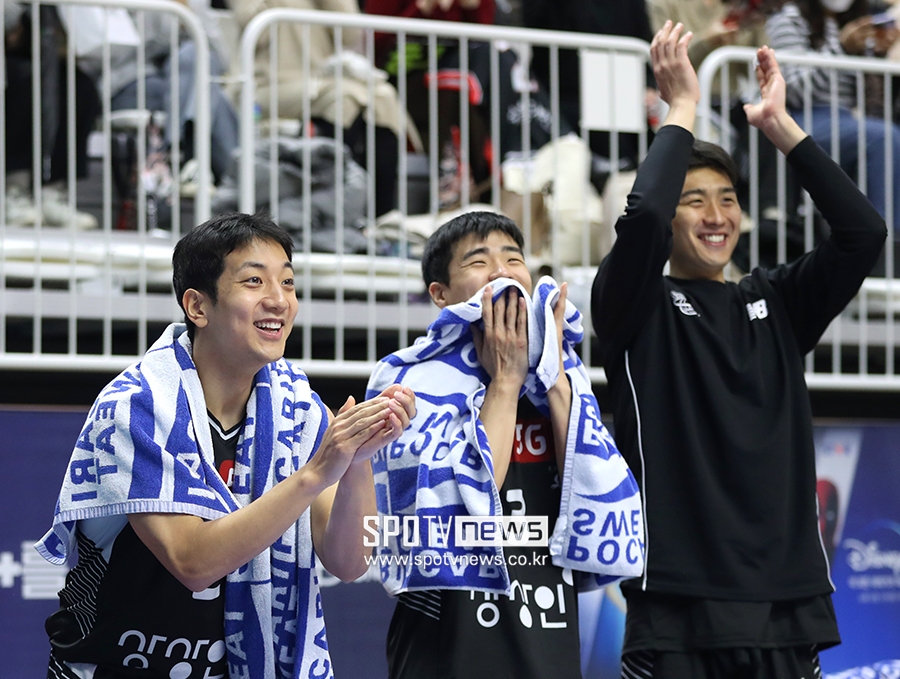 [포토S] 허훈, '우리팀 잘한다!'