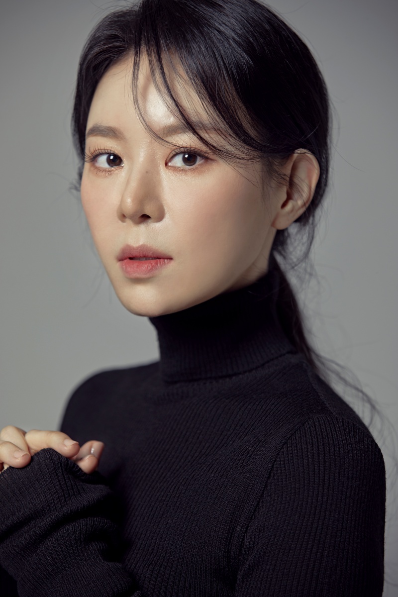 리사, CM송으로 알리는 크리스마스…"모두 '해피 홀리데이'!"