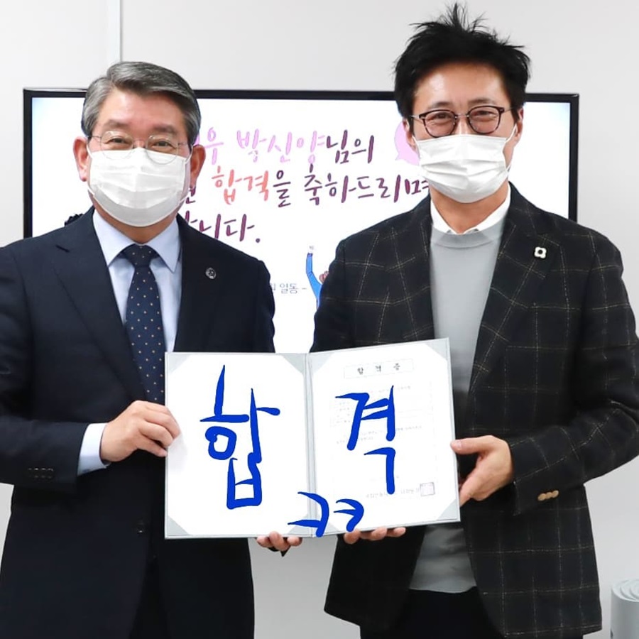 '50대' 박신양, 진짜 미대생 됐다 "안동대 대학원 서양화과 합격"