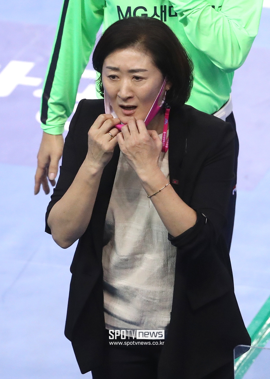 [포토S] 판정에 분노한 박미희 감독