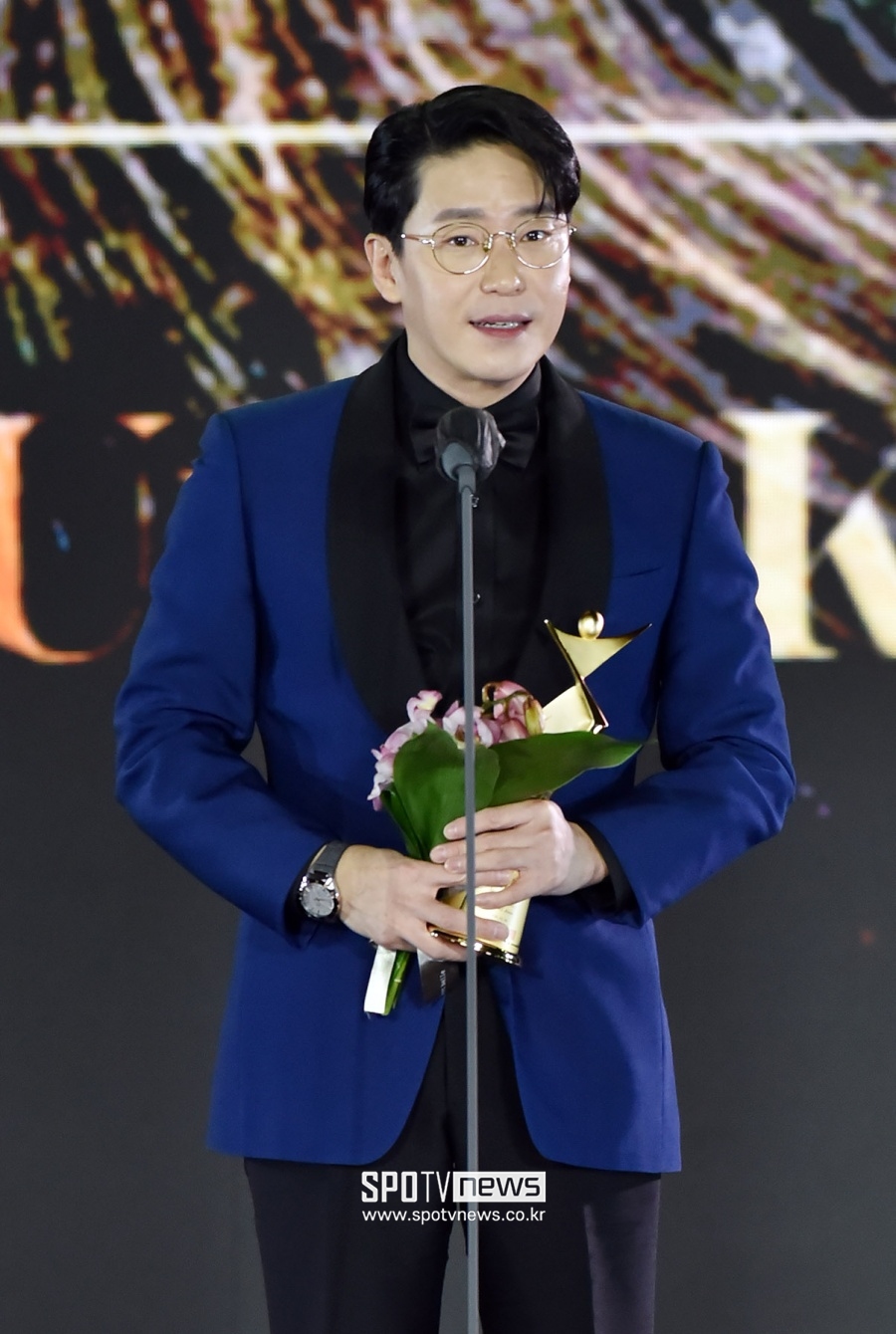 [포토]엄기준 '아시아모델상, 아시아 연기자 스타상 감사합니다'