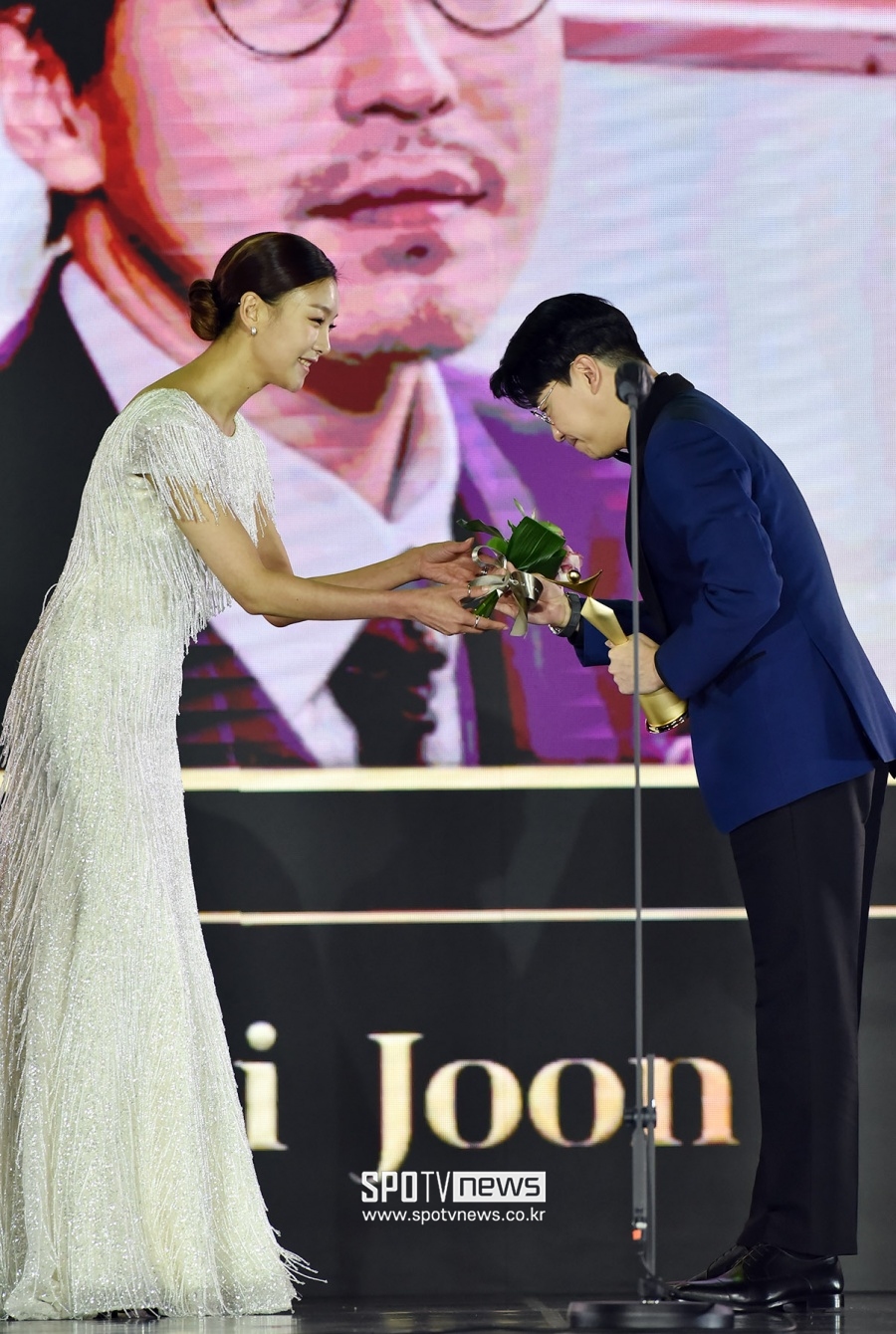 [포토]슈퍼모델 송은지 "엄기준, 아시아모델상 아시아스타상 축하해요"