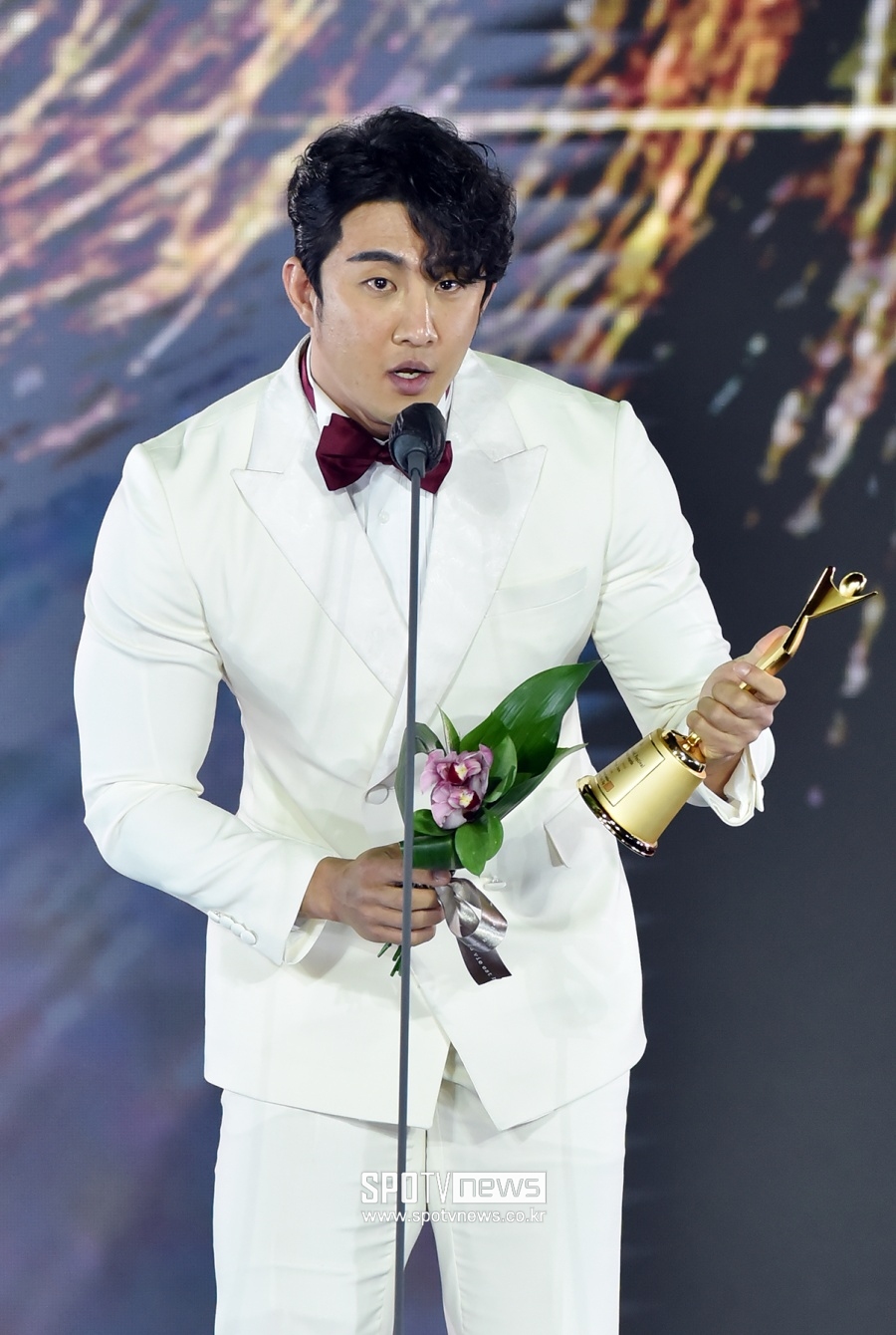 [포토]이원준 '아시아모델어워즈, 라이징스타상 받았어요'