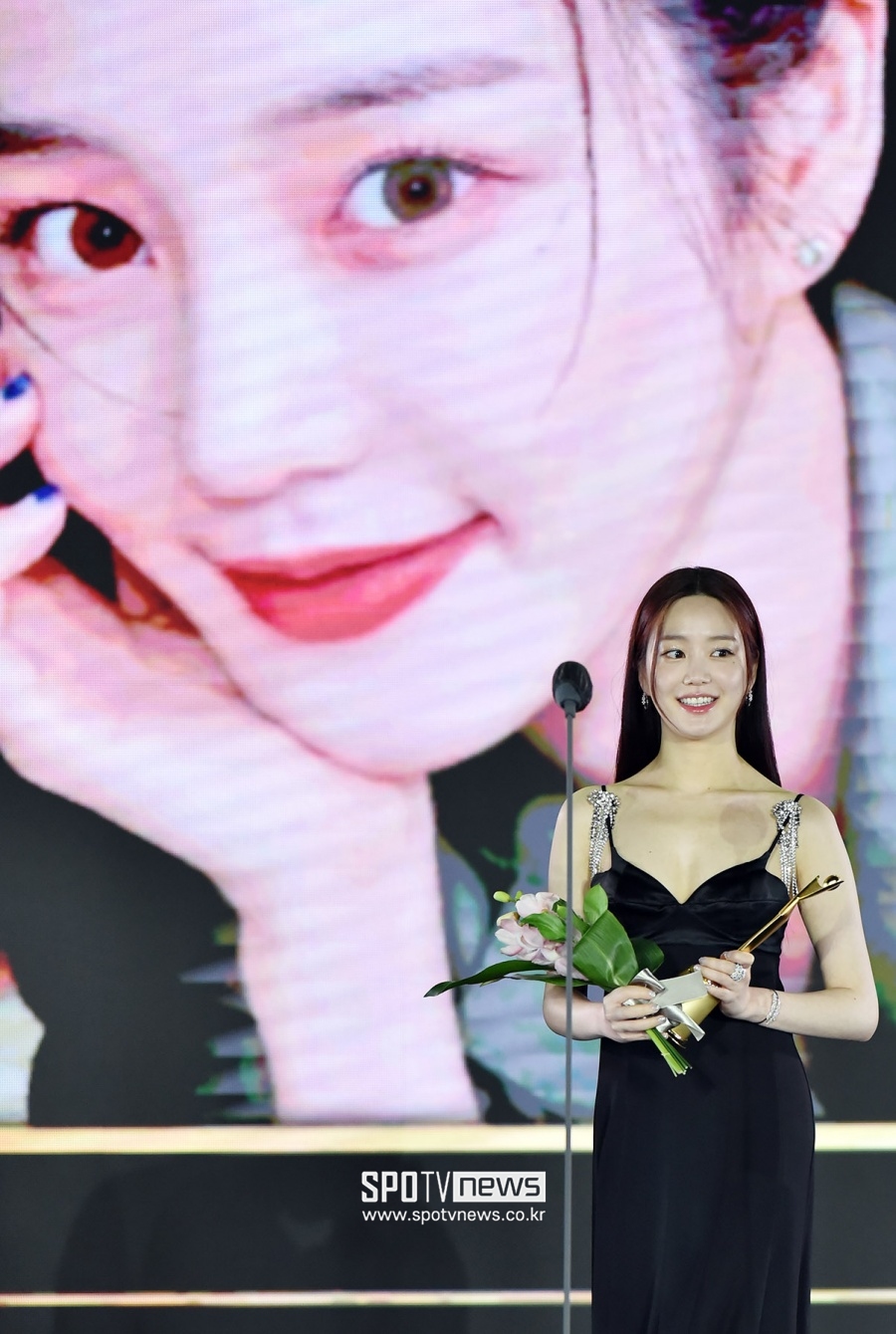 [포토]실물로 사진을 압살하는 이유비