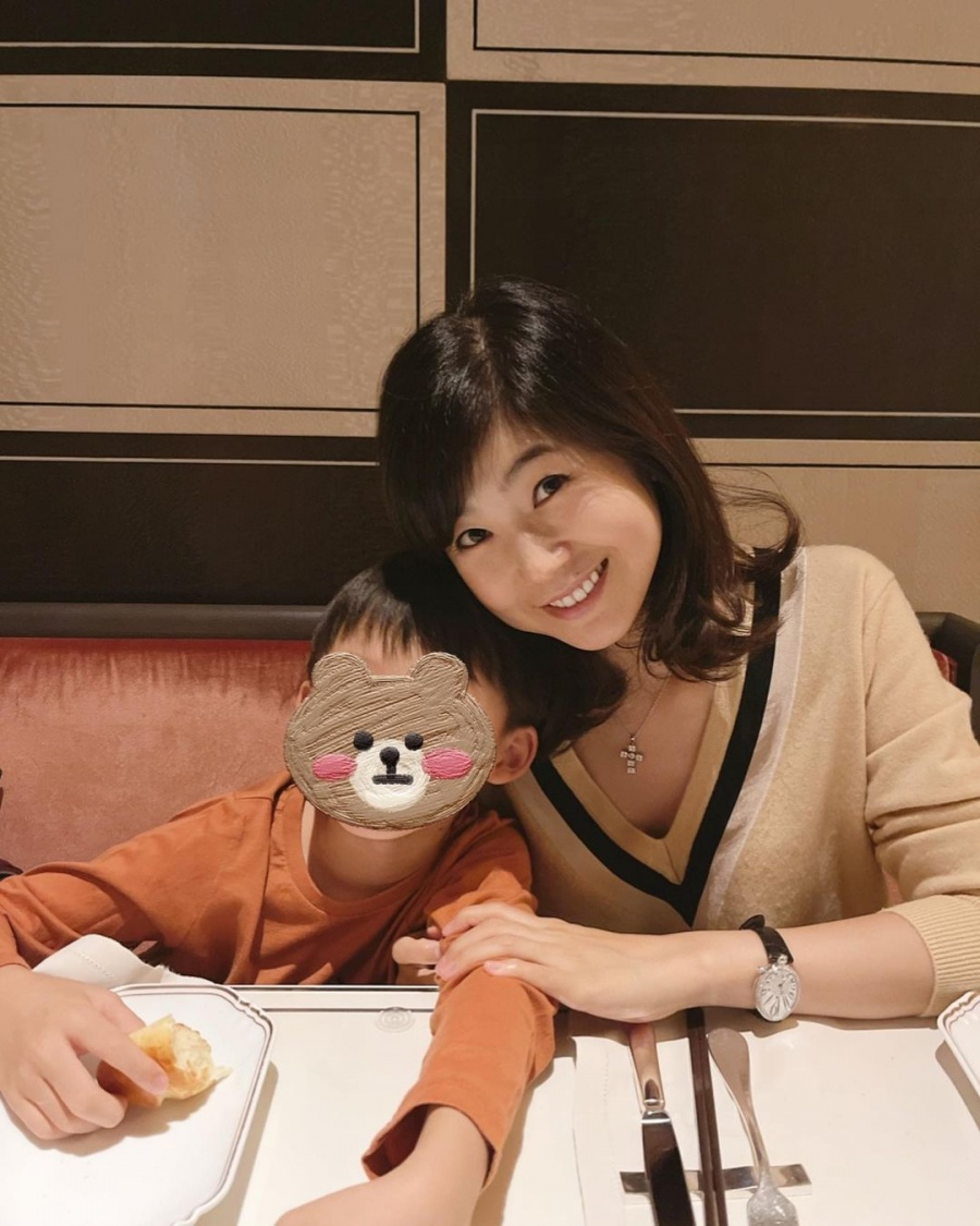 '홍콩댁' 강수정, 연말도 으리으리 호캉스…♥남편 훤칠한 미남이네