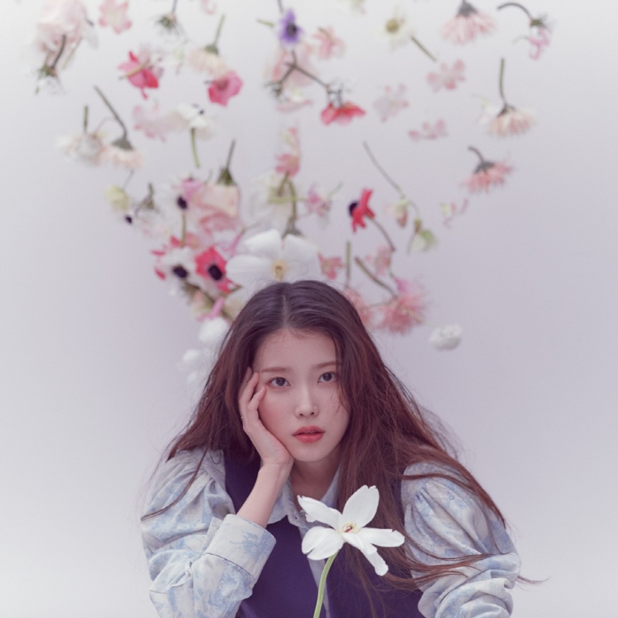 아이유, 연말 어려운 이웃 위해 2억 기부…"따뜻한 겨울 보내길"