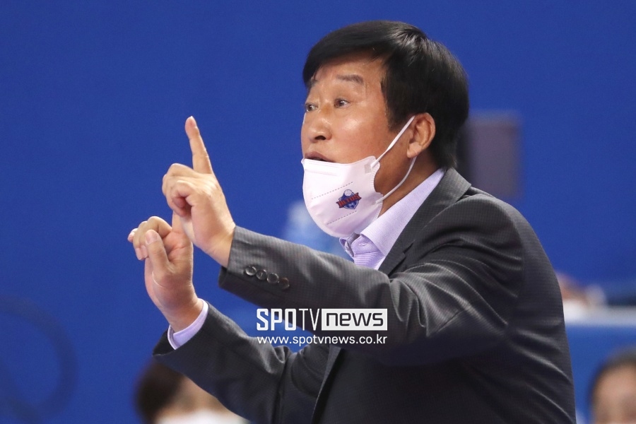 졌어도 1위팀 긴장시킨 IBK의 변화…"김호철 스타일"