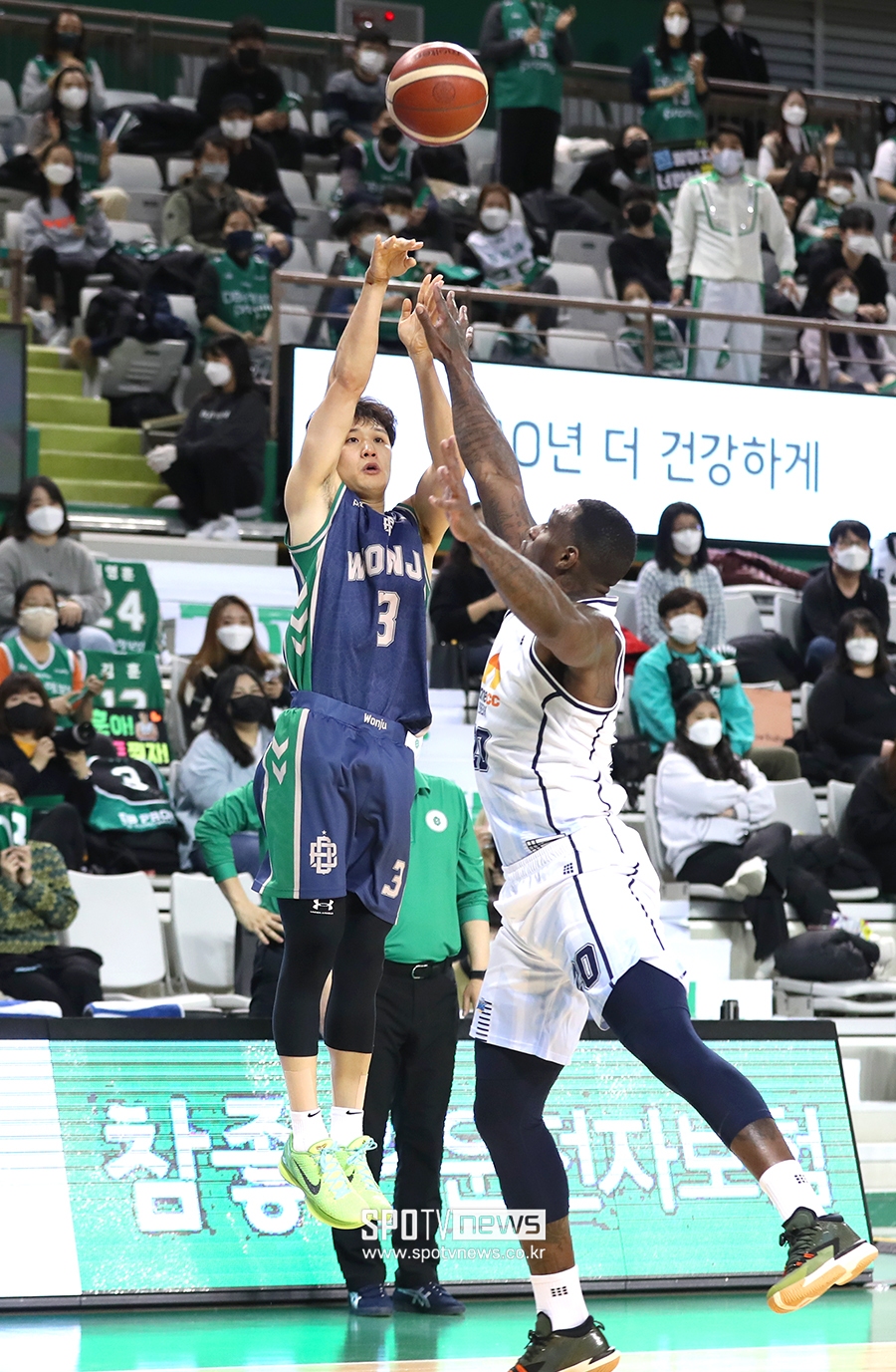 [포토S] 허웅, 동점 만드는 3점슛 성공