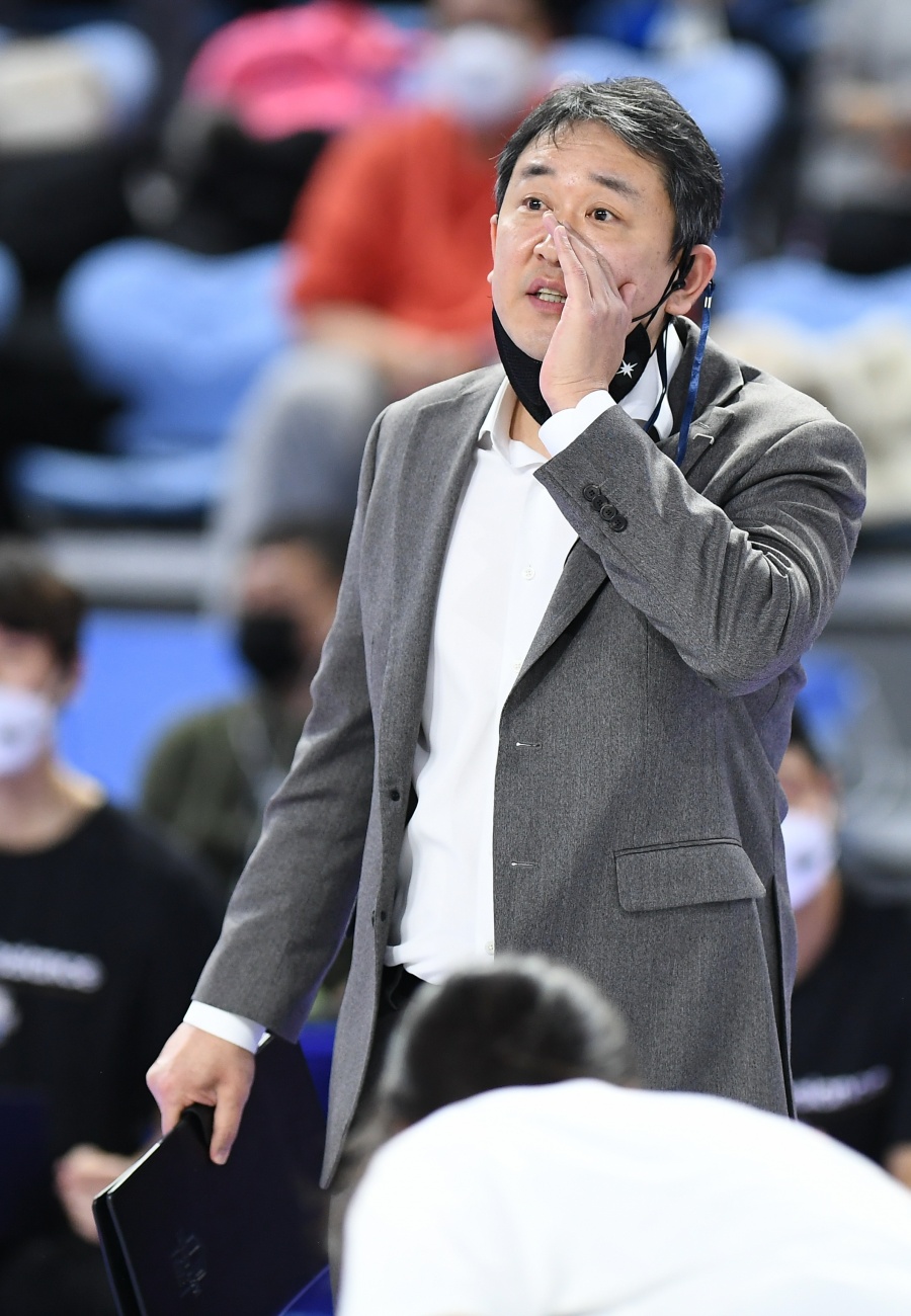 최태웅 감독 "5, 6R 대한항공에 반격할 수 있을 것"