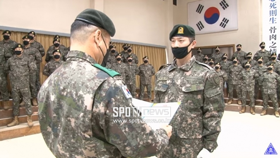 "이병 이승환" 현역입대 서강준, 1위 훈련병 사단장 표창 '늠름'